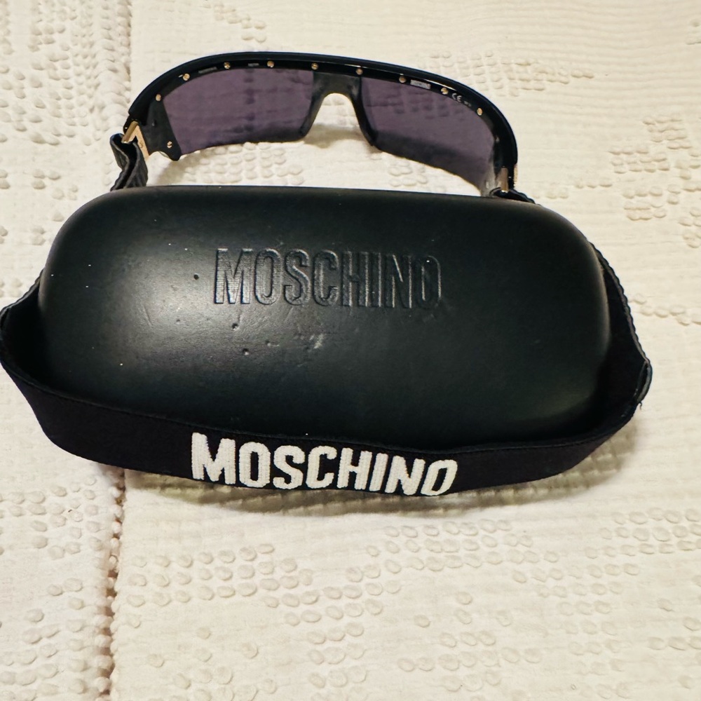 Moschino sunglasses with strap attached.